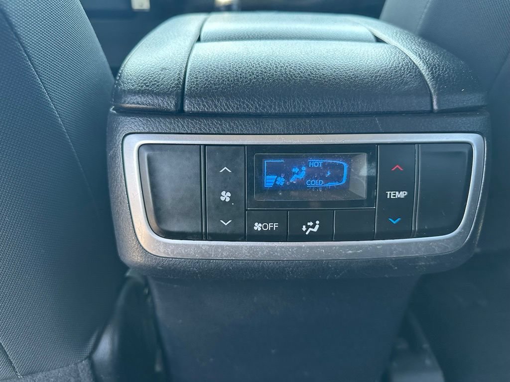 Used 2019 Toyota Highlander LE AWD/4WD image 25