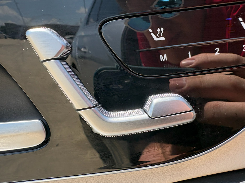 Used 2025 Mercedes-Benz E 350 Sedan image 11