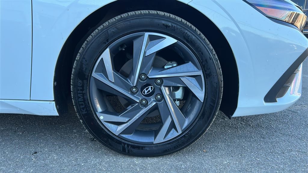 Certified 2025 Hyundai Elantra Sport image 31