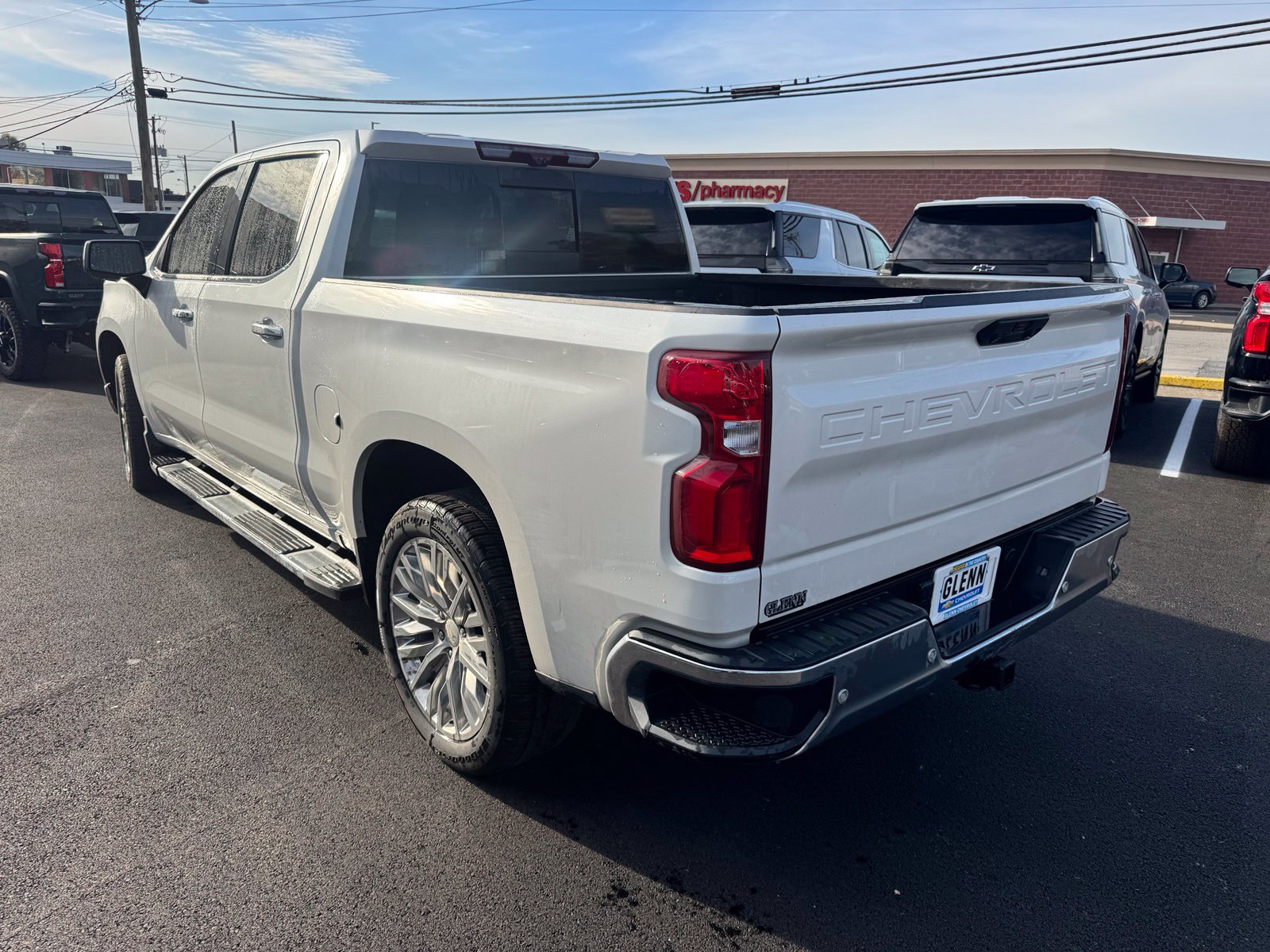 Used 2025 Chevrolet Silverado 1500 LTZ w/ LTZ Premium Package AWD/4WD image 4