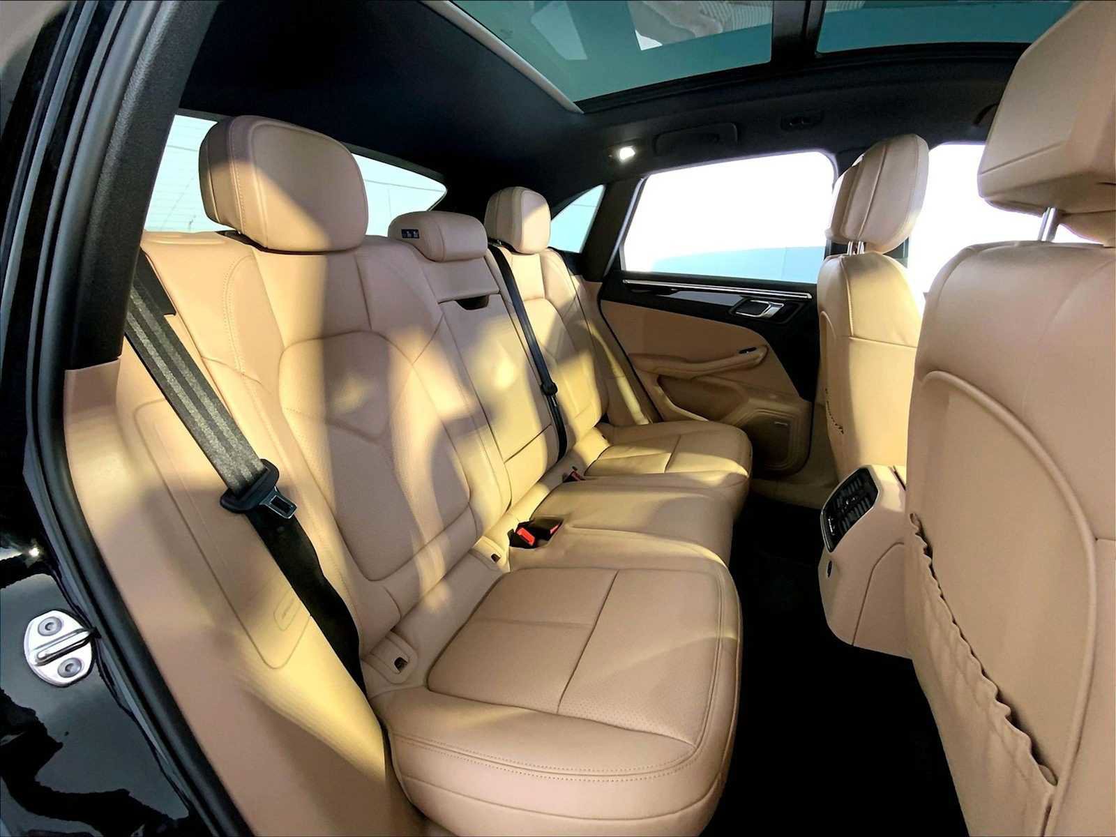 Certified 2023 Porsche Macan image 23