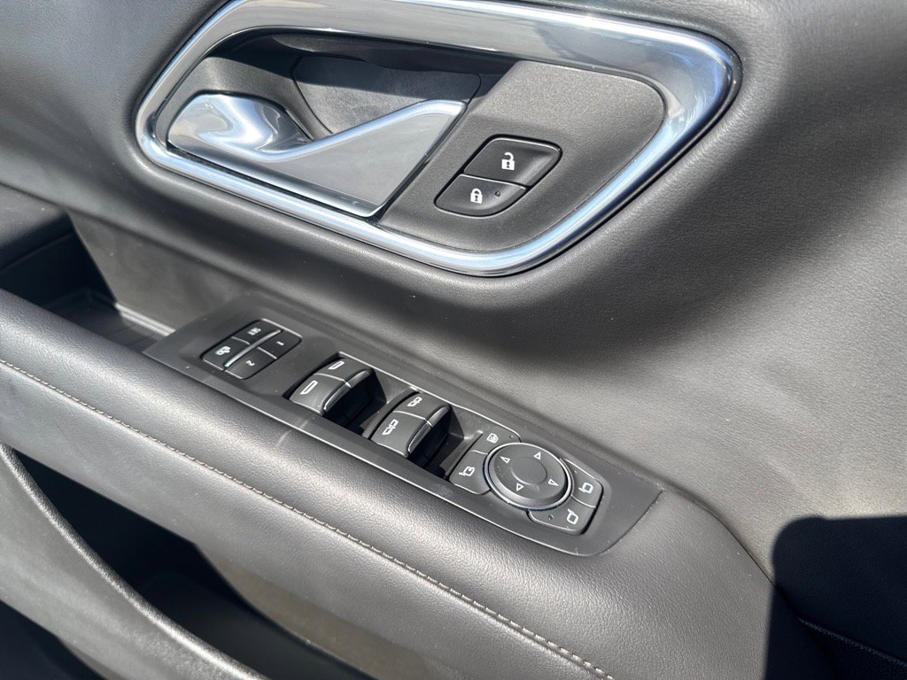 Used 2023 Chevrolet Suburban High Country image 15