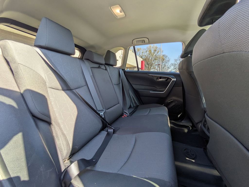 Used 2025 Toyota RAV4 XLE AWD/4WD image 25