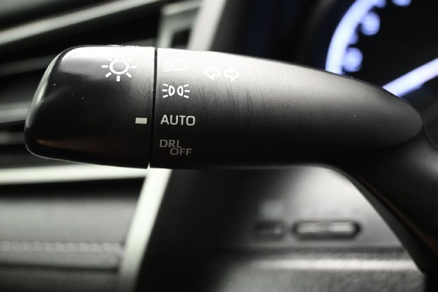 Used 2022 Toyota Camry SE FWD image 21