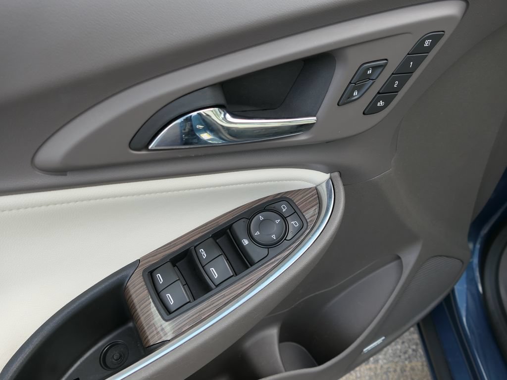 Used 2024 Chevrolet Malibu LT FWD image 12