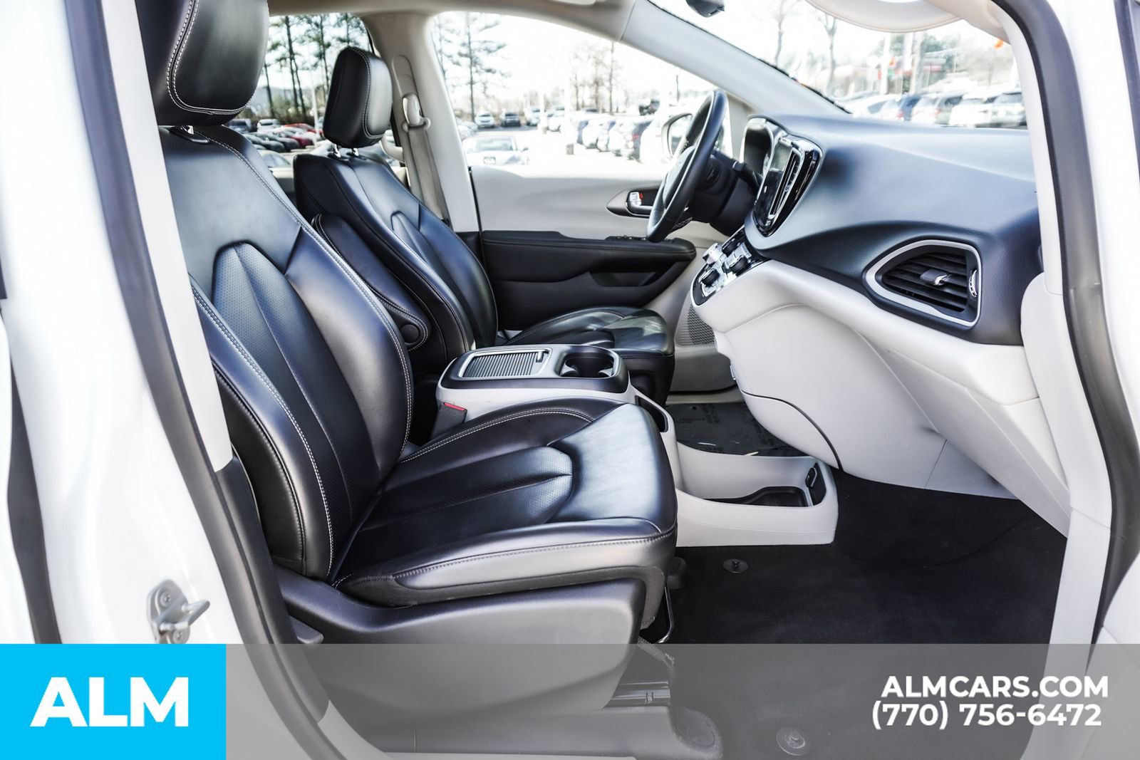 Used 2023 Chrysler Pacifica Touring-L image 24