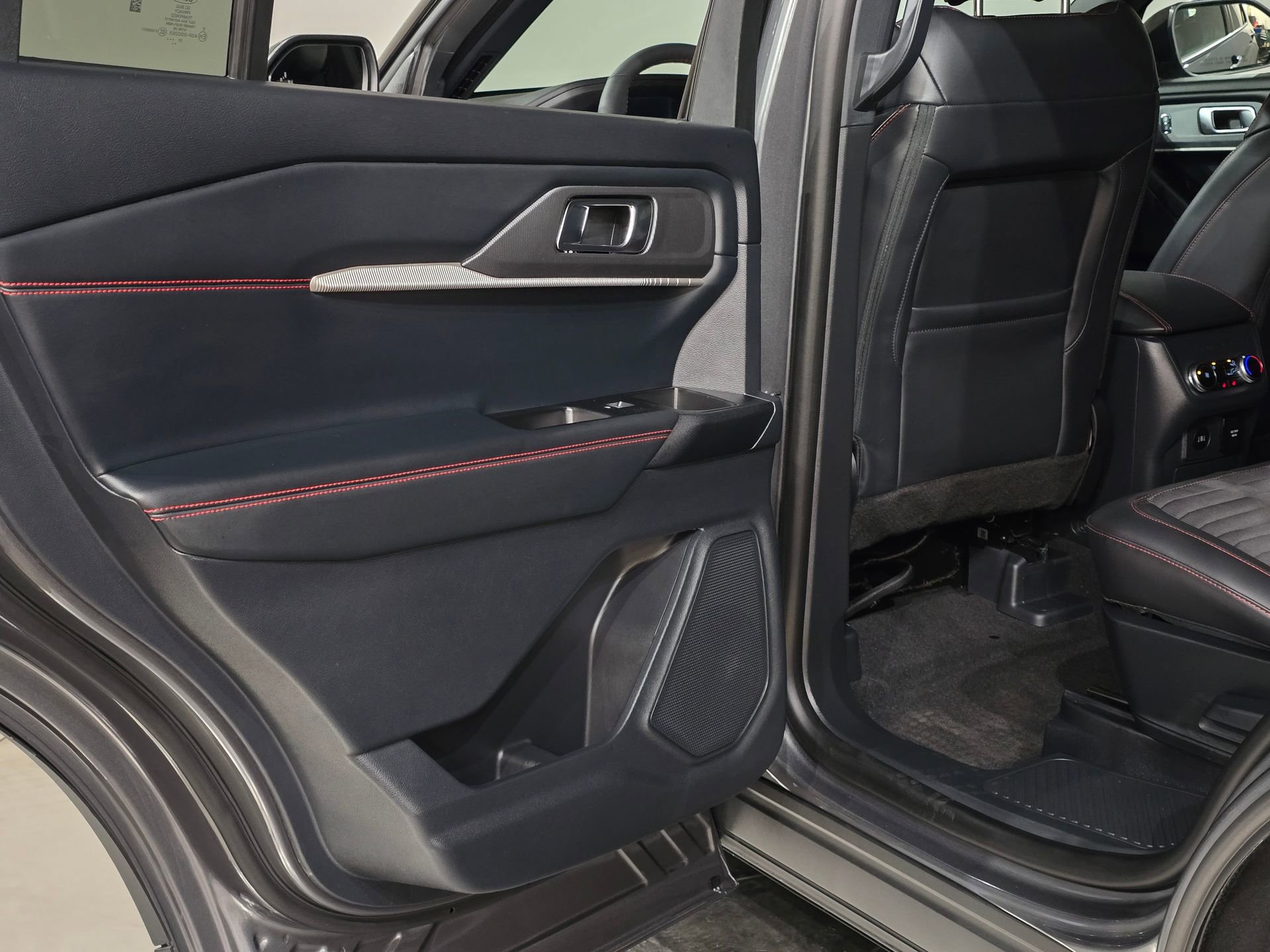 New 2026 Ford Explorer ST-Line w/ ST-Line Street Pack image 35