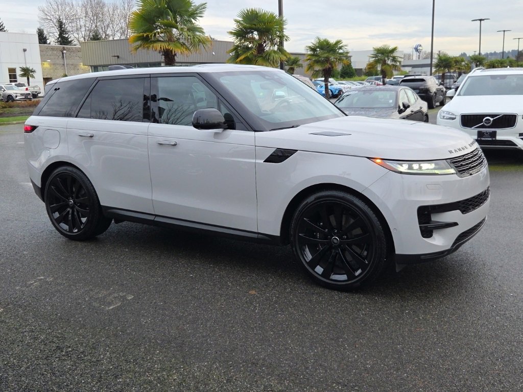 Used 2025 Land Rover Range Rover Sport SE image 8