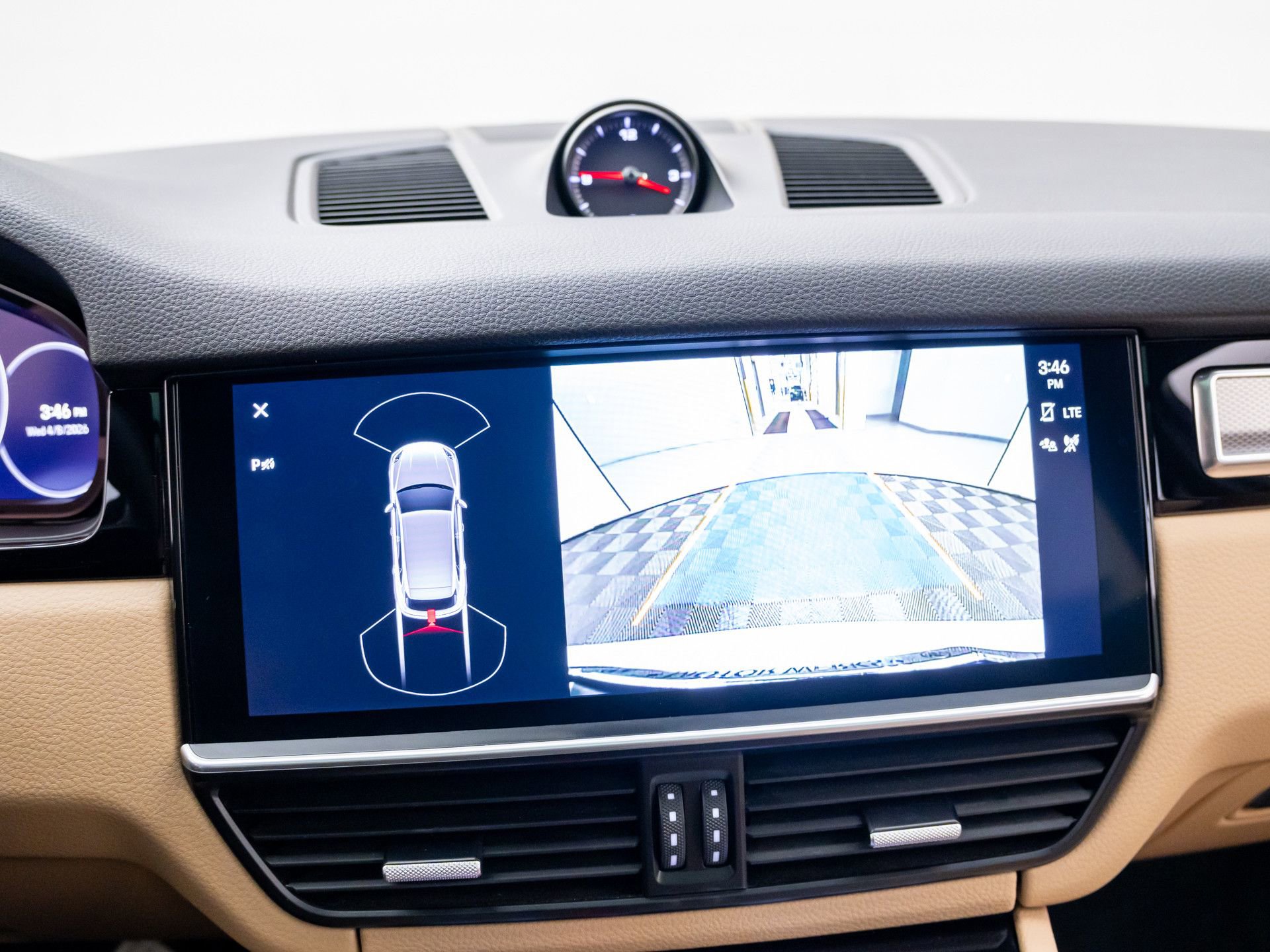 Certified 2022 Porsche Cayenne S Platinum image 26