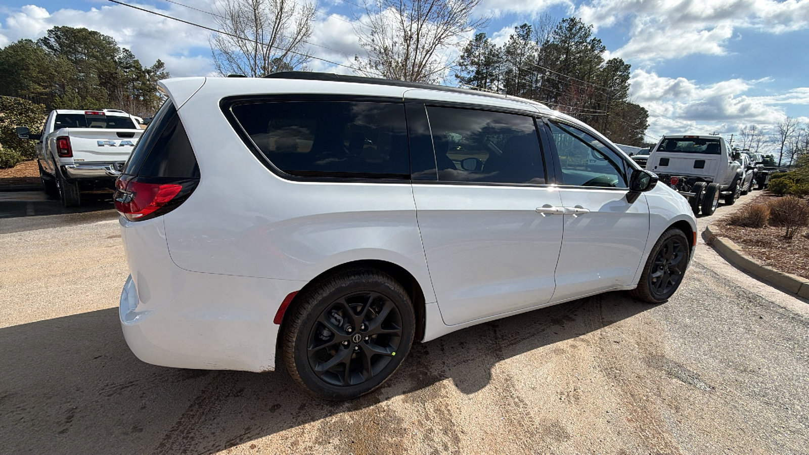 New 2026 Chrysler Pacifica Select image 8
