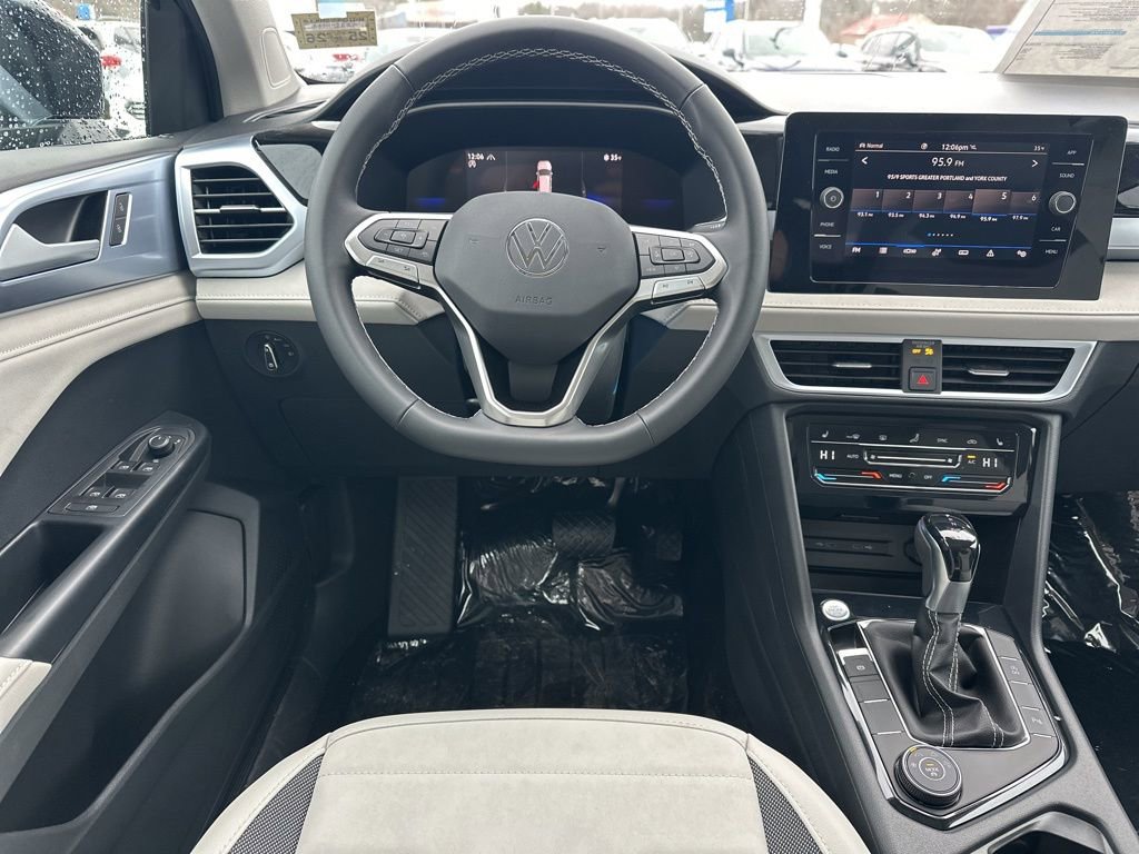 New 2026 Volkswagen Taos SE image 13