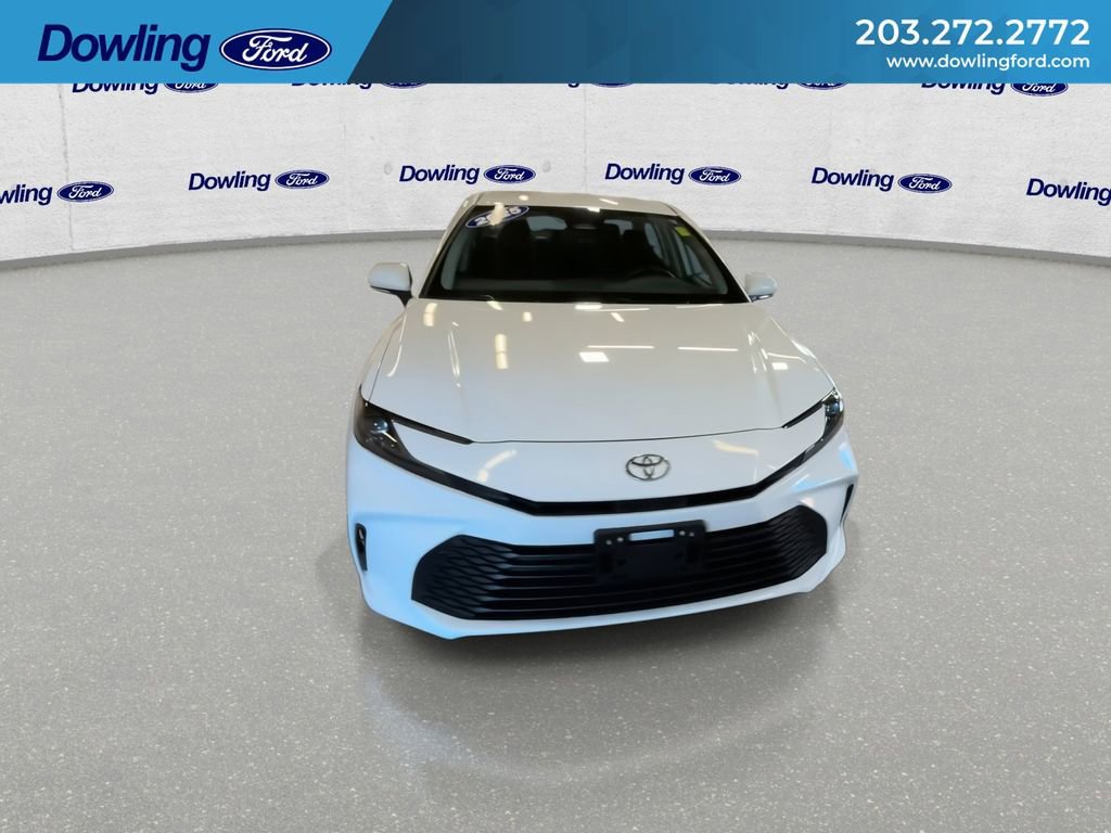 Used 2025 Toyota Camry LE image 3