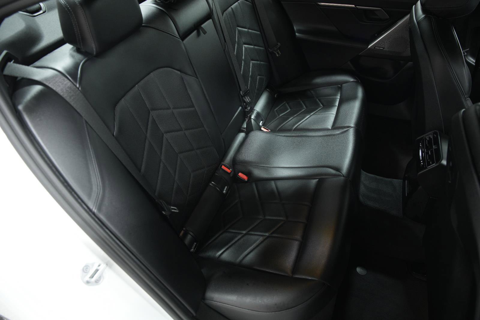 Used 2026 BMW 530i xDrive w/ Premium Package image 15