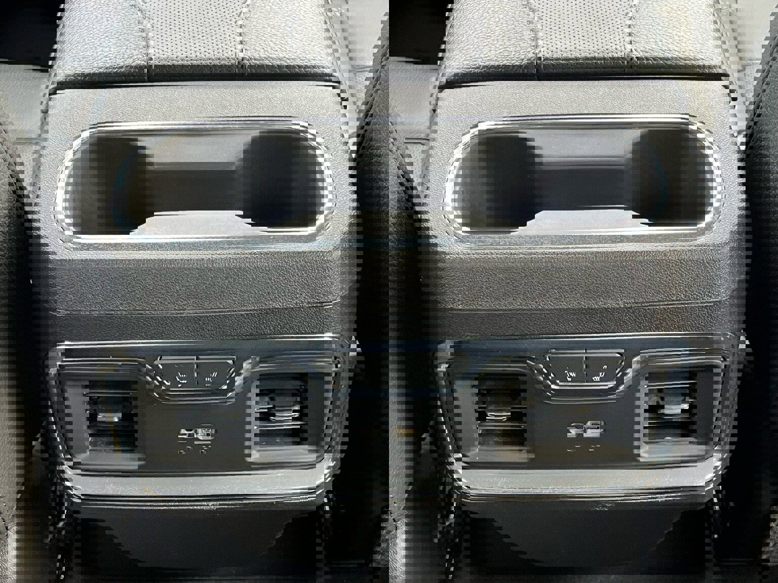 Used 2024 GMC Sierra 3500 Denali w/ Denali Reserve Package image 18