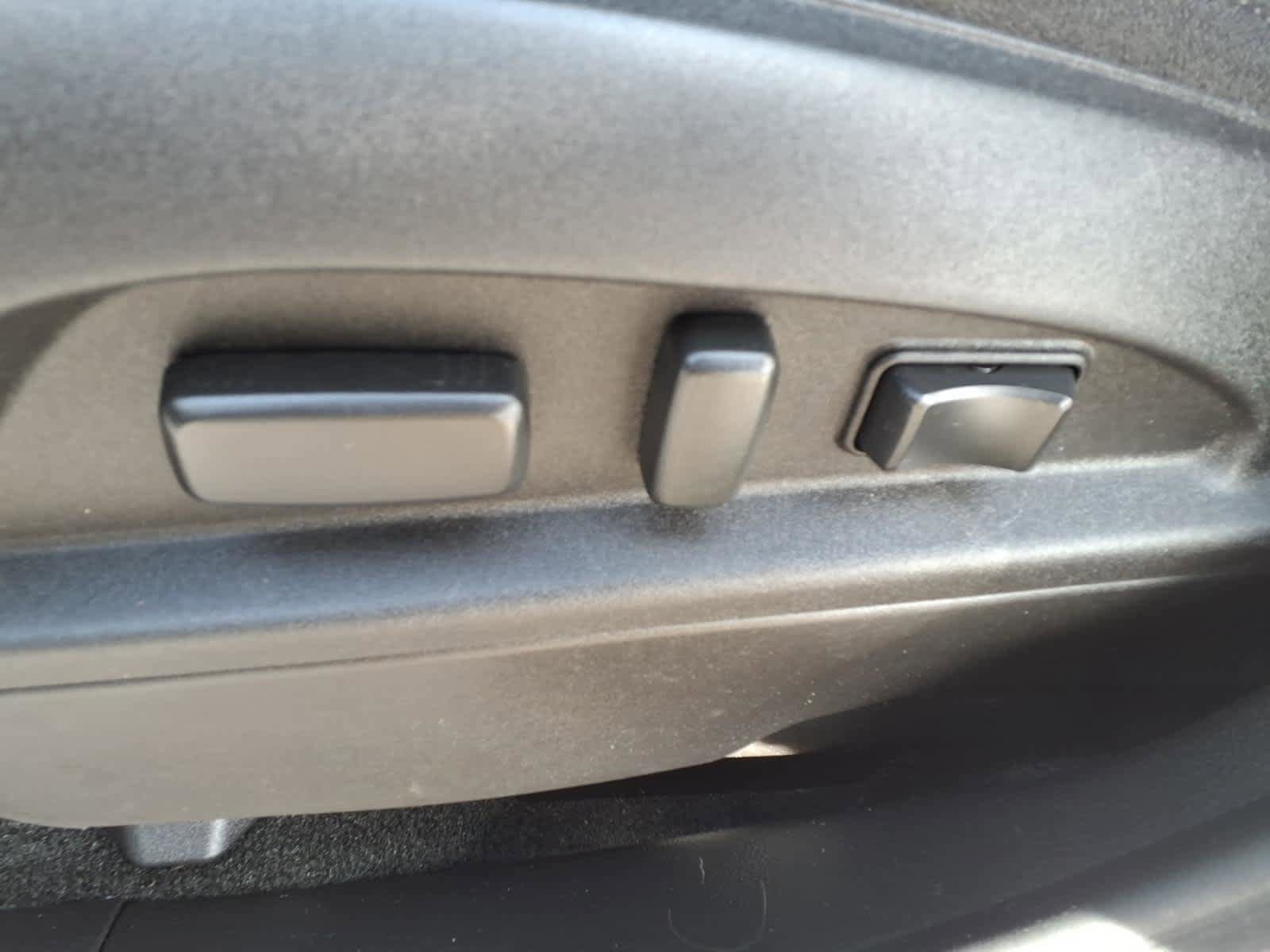 Used 2017 Chevrolet Equinox LT w/ Convenience Package image 12