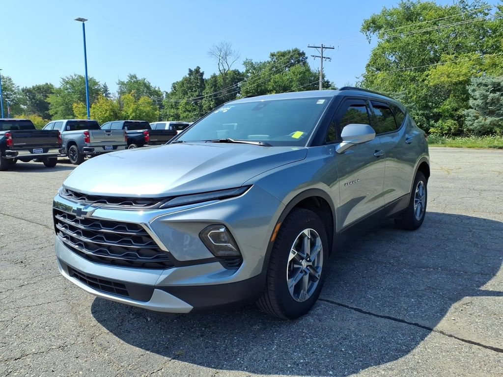 Used 2024 Chevrolet Blazer LT w/ Convenience Package FWD image 3