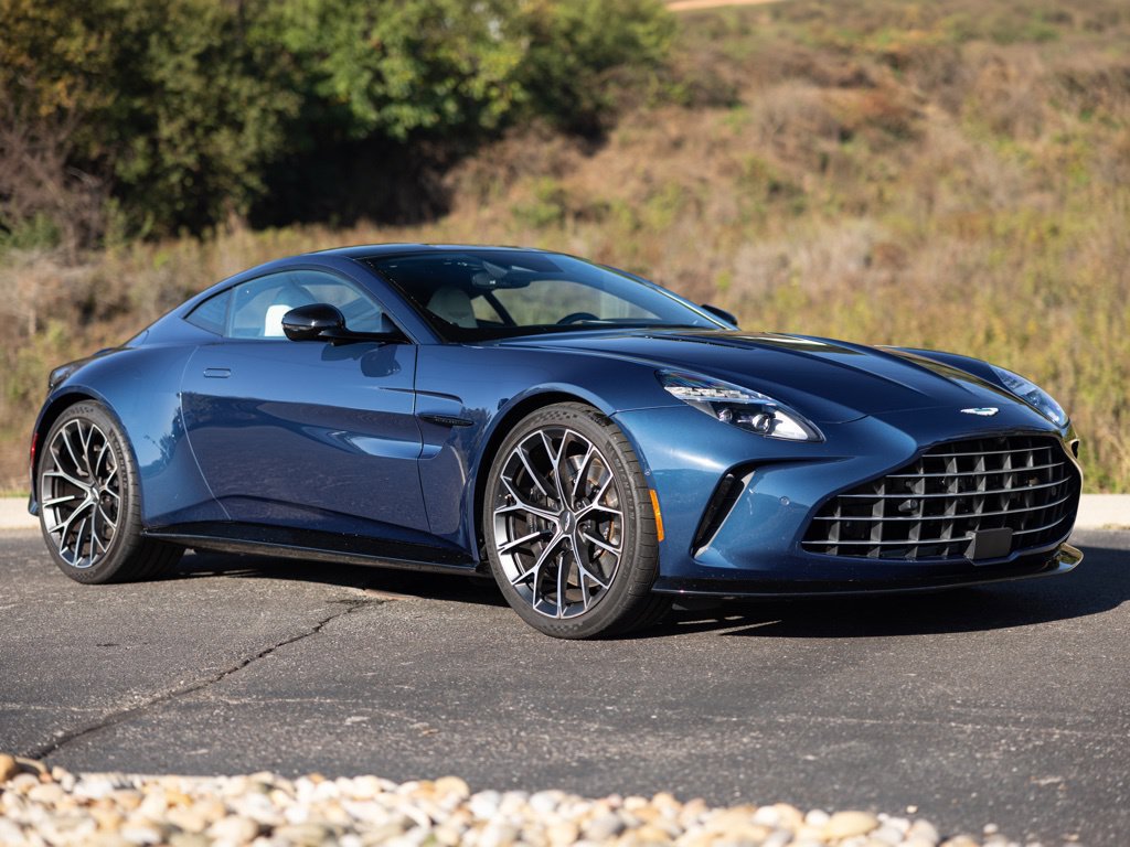 Used 2025 Aston Martin V8 Vantage Coupe RWD image 9