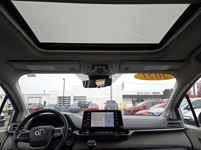 Used 2021 Toyota Sienna Limited image 24