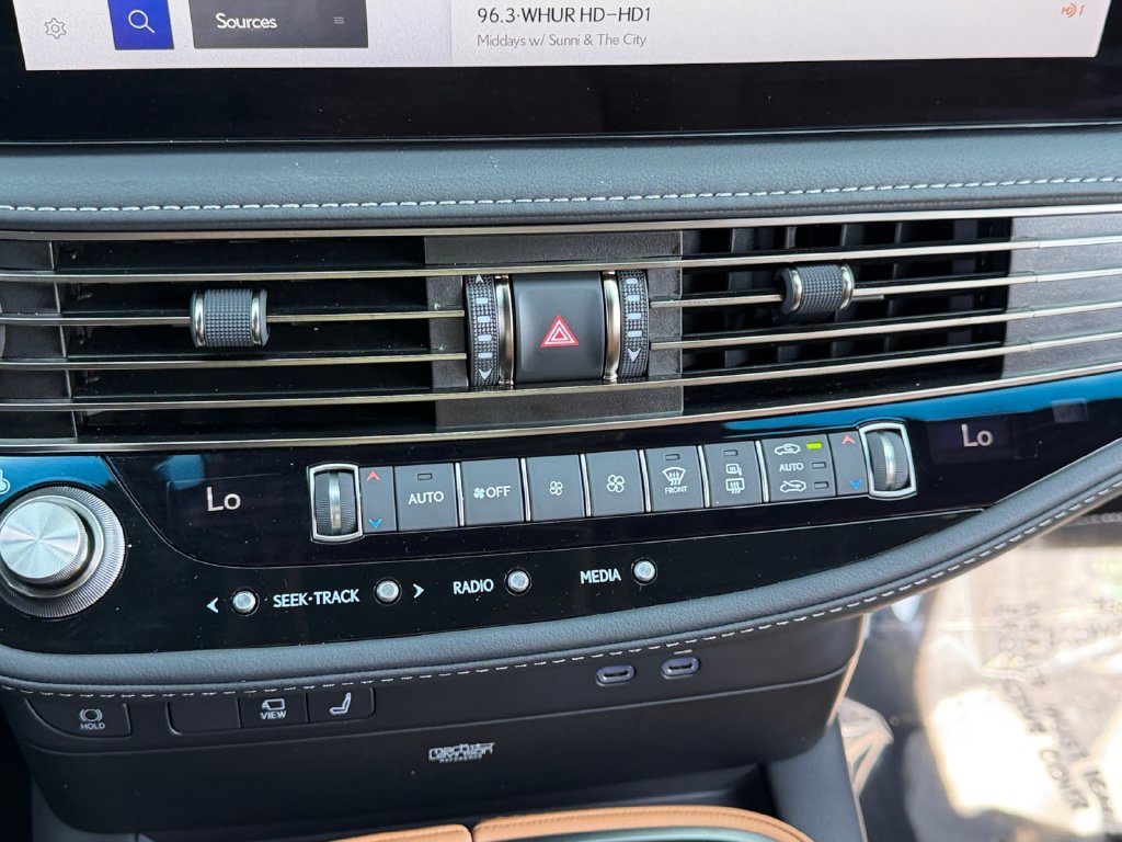 Certified 2023 Lexus LS 500 AWD w/ Luxury Package image 23