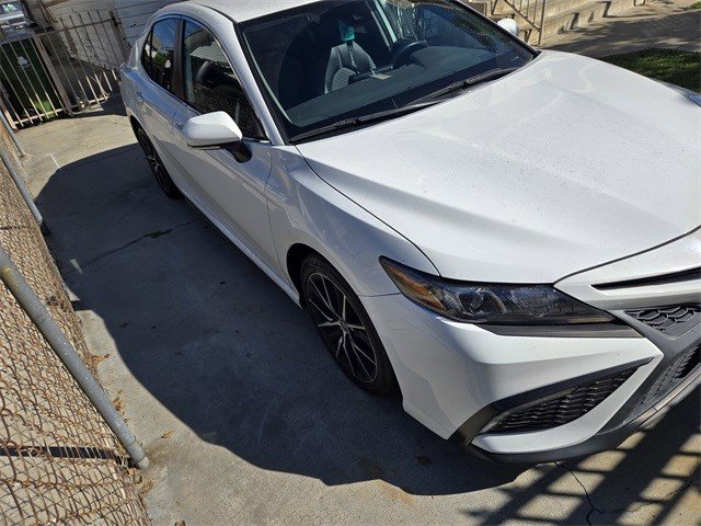 Certified 2022 Toyota Camry SE image 1