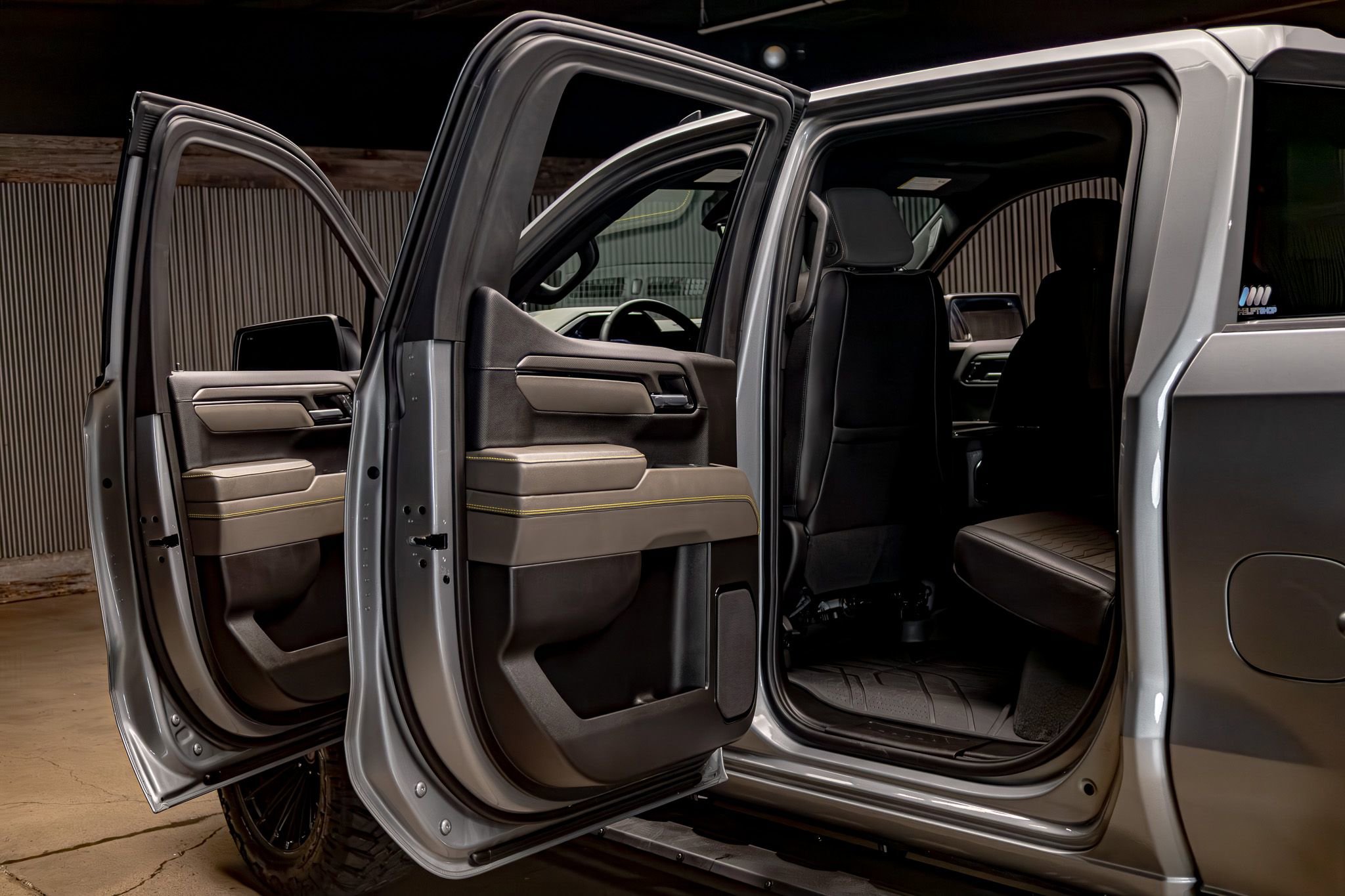 Used 2024 Chevrolet Silverado 1500 ZR2 w/ Technology Package image 32