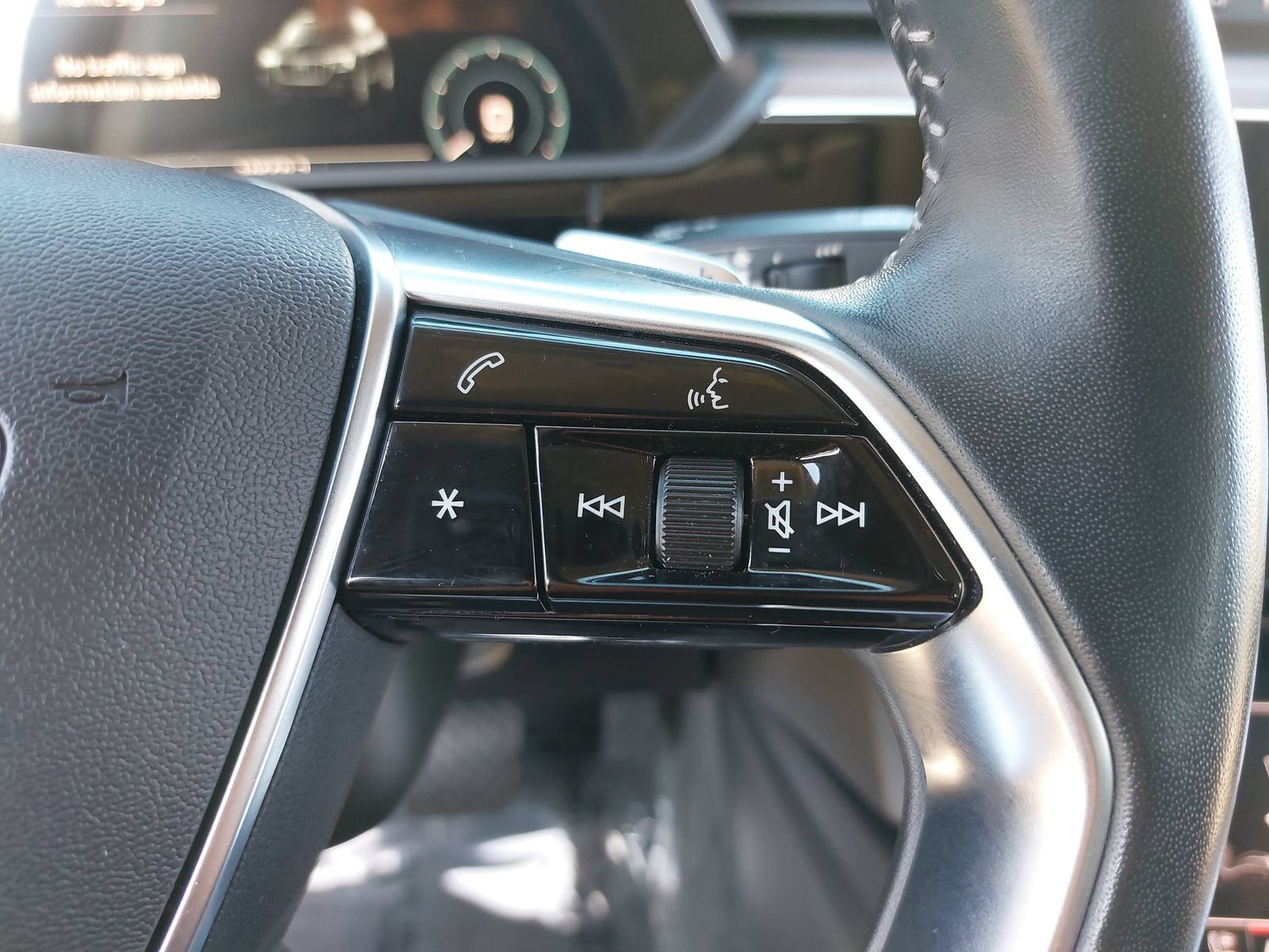 Used 2019 Audi e-tron Prestige AWD/4WD image 18