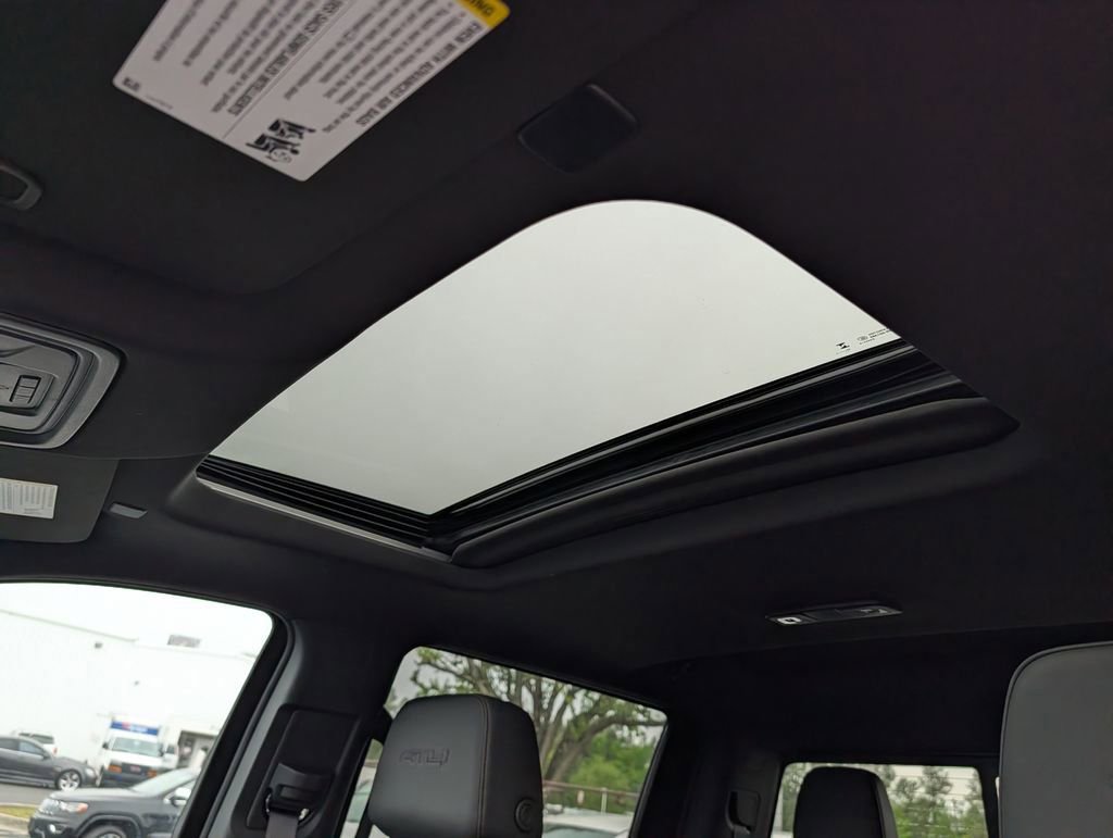 Used 2024 GMC Sierra 1500 AT4 w/ Technology Package AWD/4WD image 28