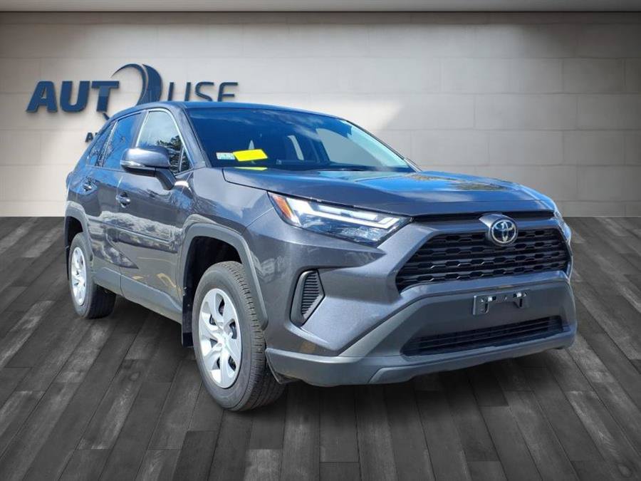 Used 2025 Toyota RAV4 LE AWD/4WD image 5
