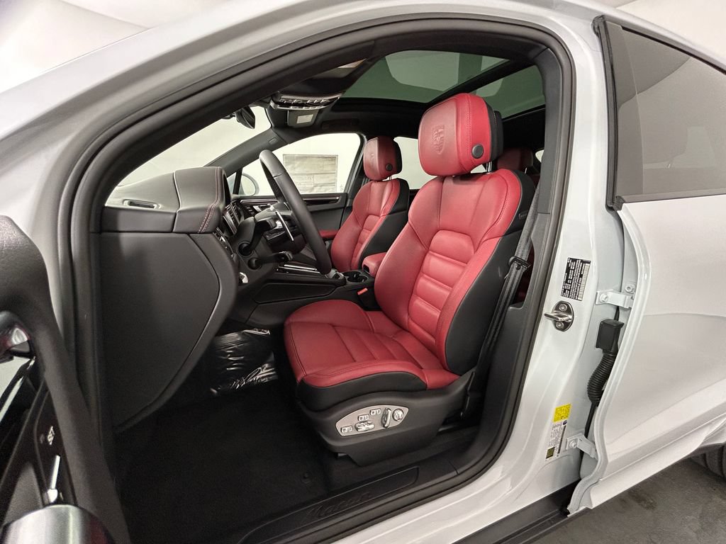 New 2026 Porsche Macan AWD/4WD image 5