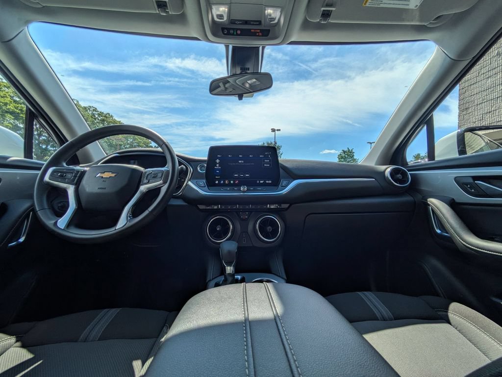 Used 2025 Chevrolet Blazer LT FWD image 26