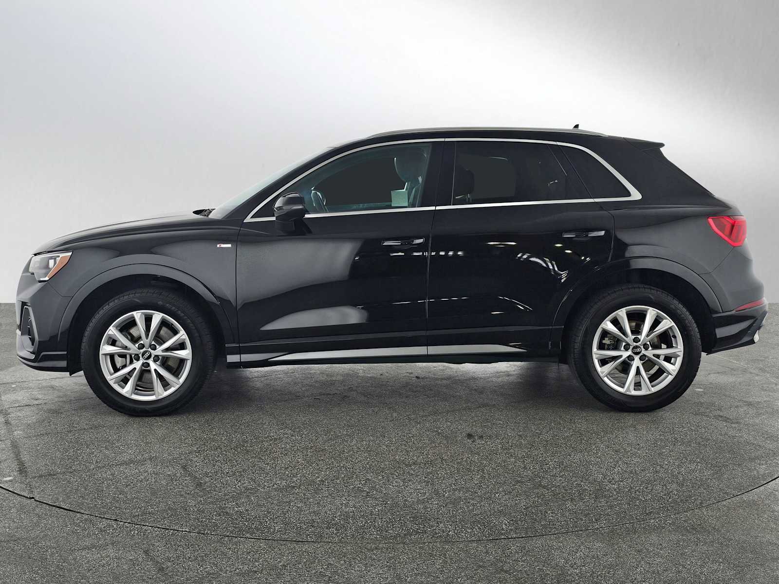 Used 2021 Audi Q3 2.0T Premium w/ Convenience Package AWD/4WD image 6