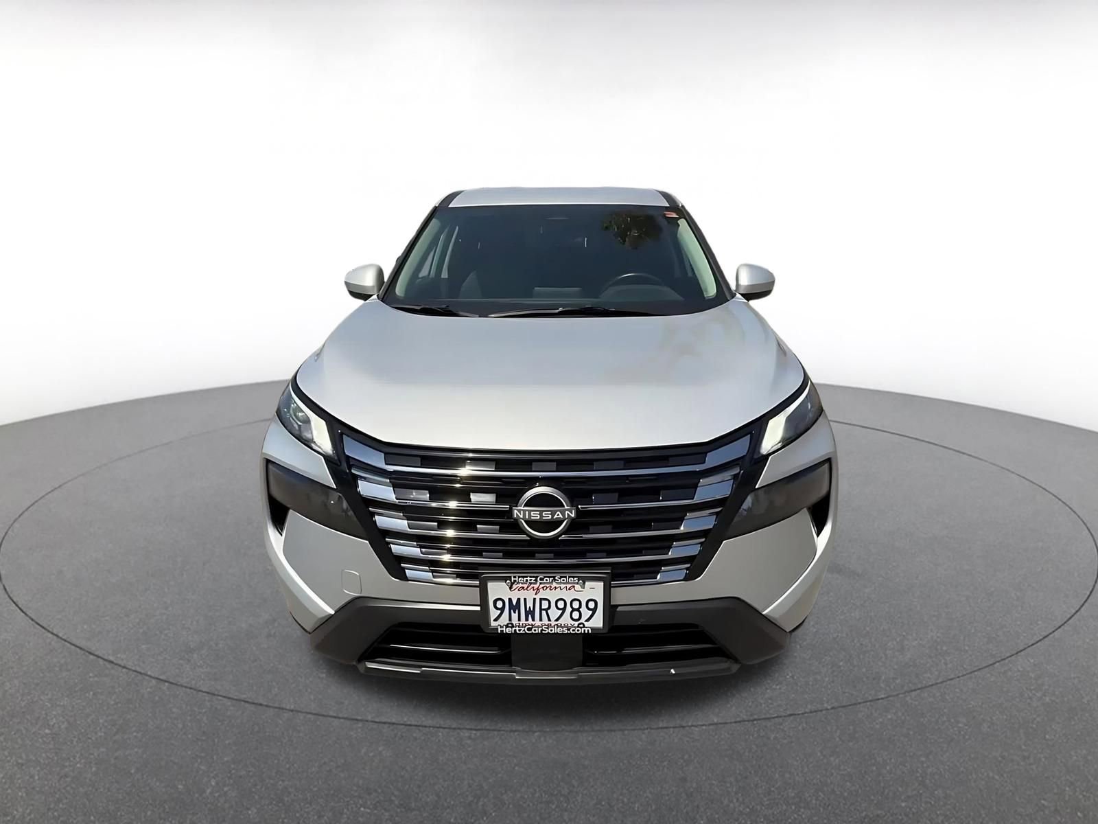Used 2025 Nissan Rogue SV FWD image 3