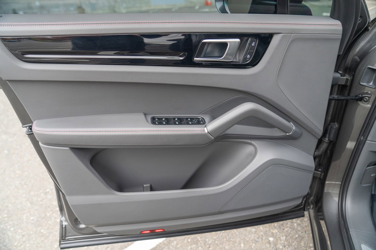 Used 2023 Porsche Cayenne image 10