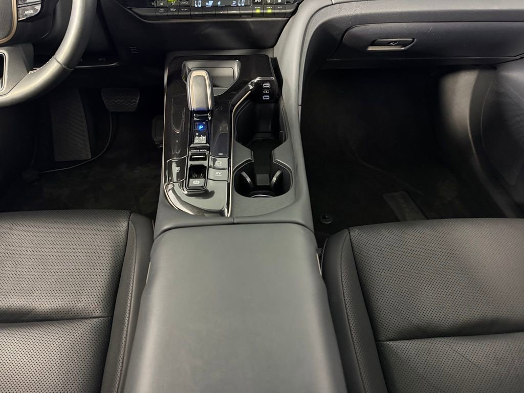 Used 2024 Toyota Crown Limited image 15