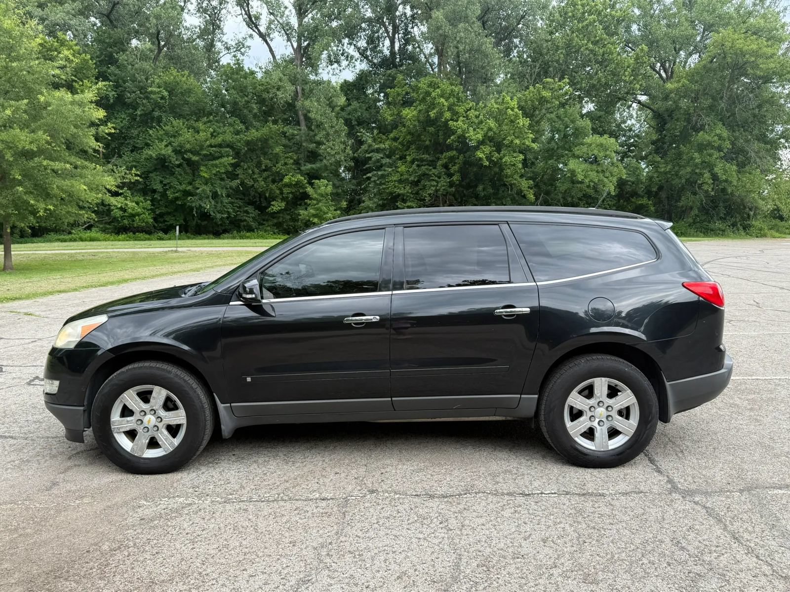 Used 2010 Chevrolet Traverse LT AWD/4WD image 8