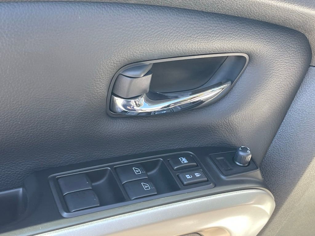 Used 2024 Nissan Titan SV w/ SV Convenience Package image 29