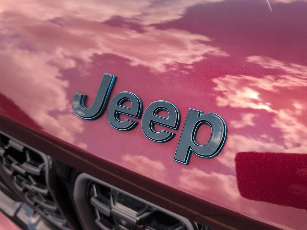 Used 2023 Jeep Grand Cherokee Summit w/ High Altitude Package AWD/4WD image 31