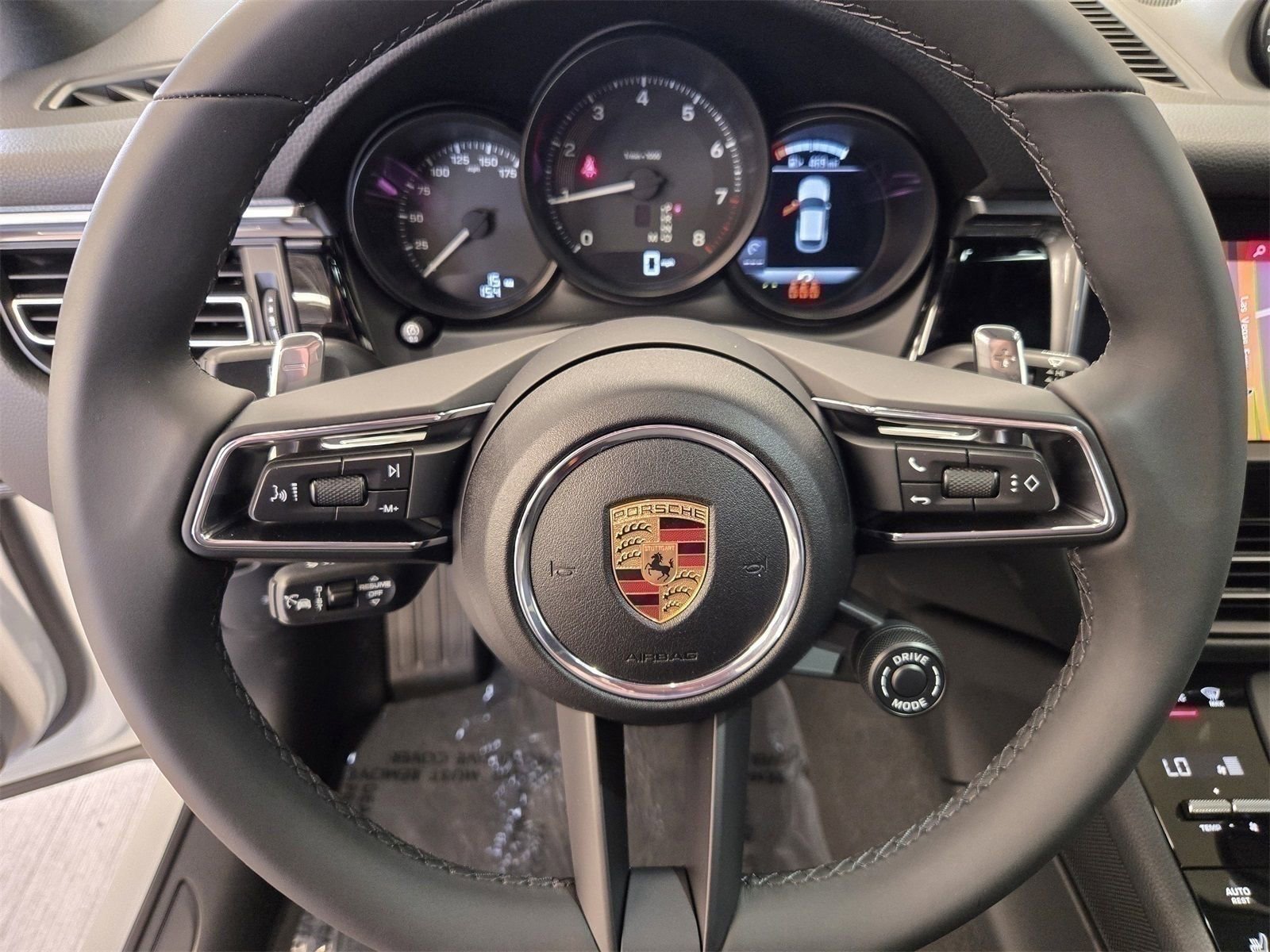 Used 2025 Porsche Macan Base image 18