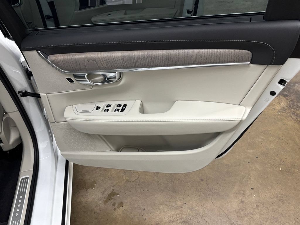 Certified 2025 Volvo S90 B6 Ultra AWD/4WD image 18