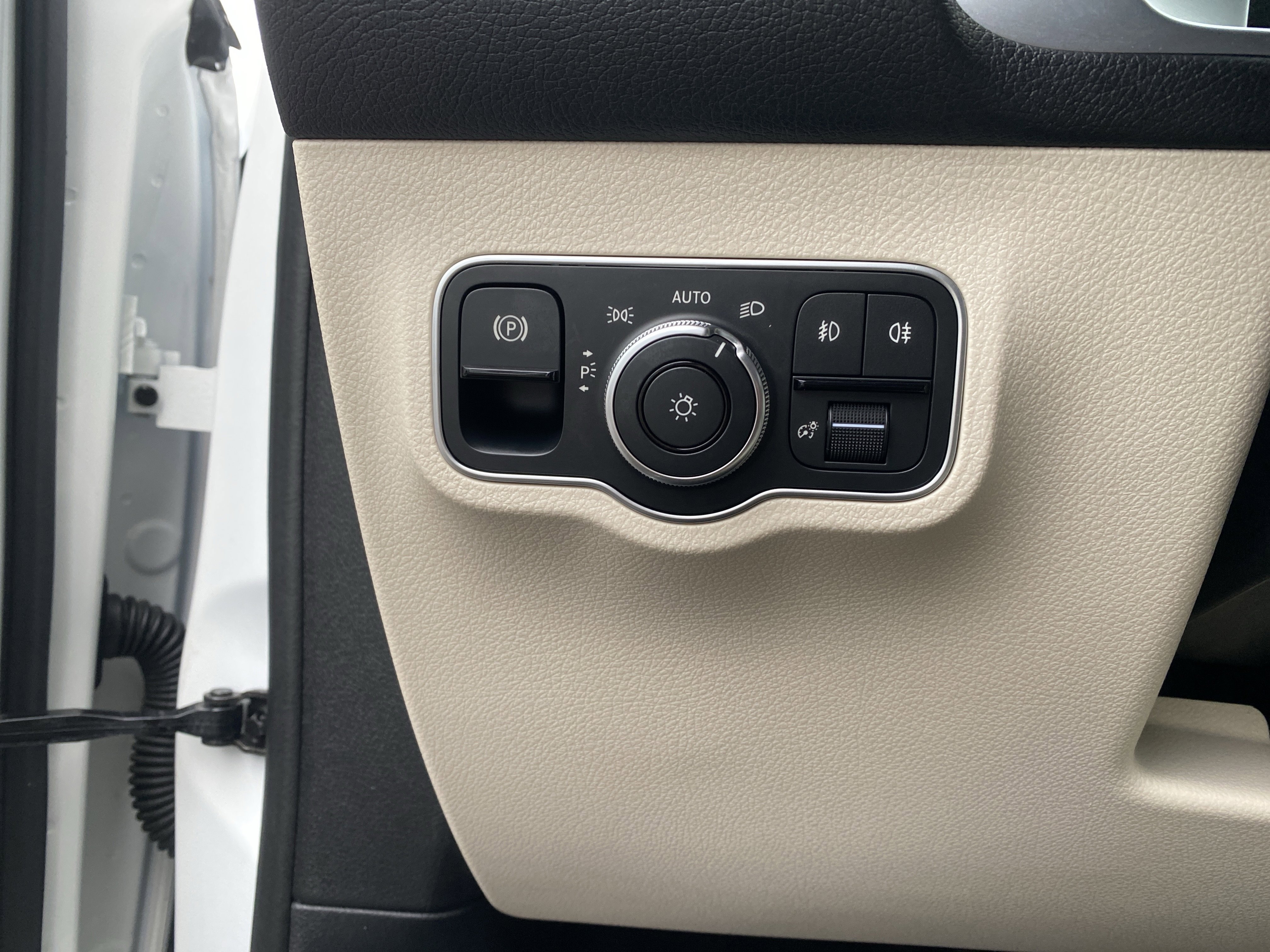 Used 2025 Mercedes-Benz GLB 250 4MATIC image 15