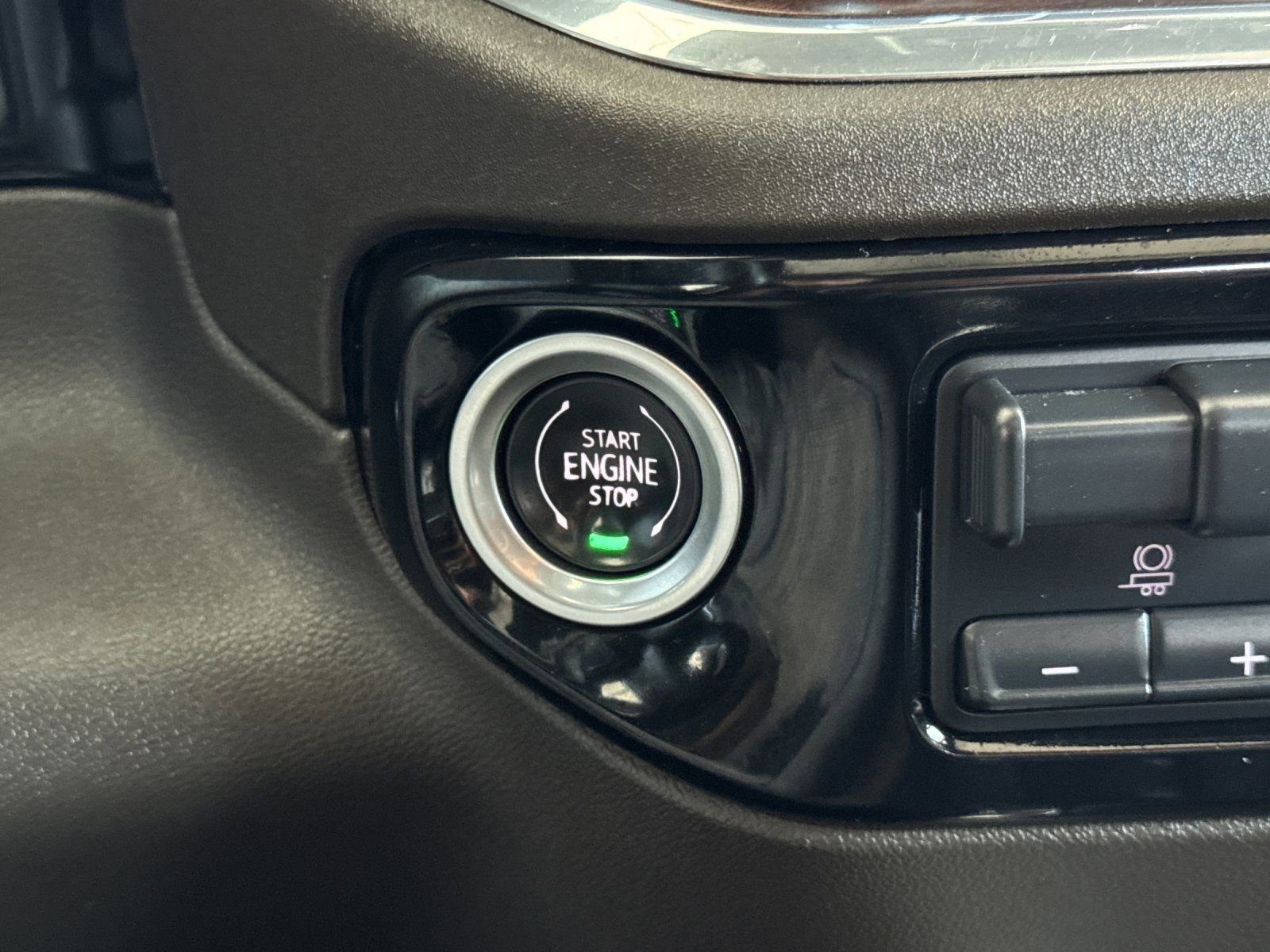 Used 2024 GMC Sierra 1500 SLT w/ SLT Convenience Package image 26