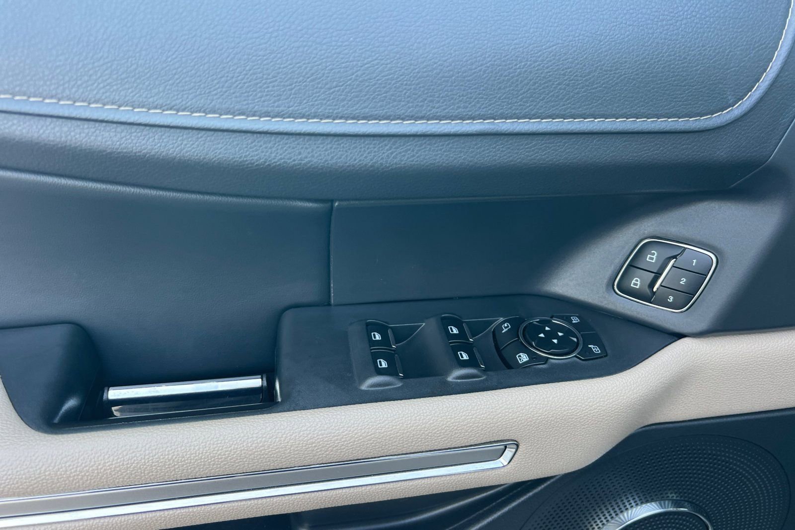 Used 2024 Ford Expedition Max Limited image 12