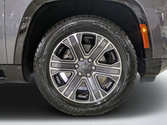 Certified 2024 Jeep Wagoneer L Series II AWD/4WD image 10