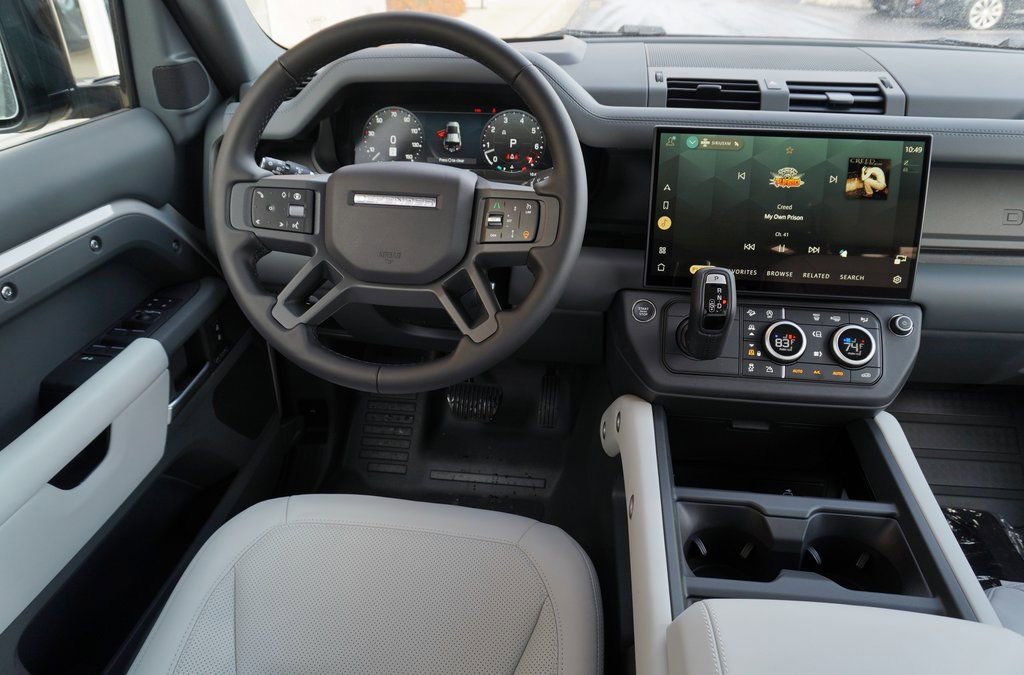 Used 2026 Land Rover Defender 110 X-Dynamic SE AWD/4WD image 16