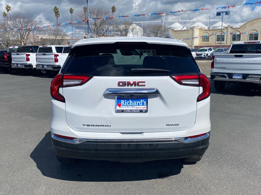 Used 2024 GMC Terrain SLT image 14