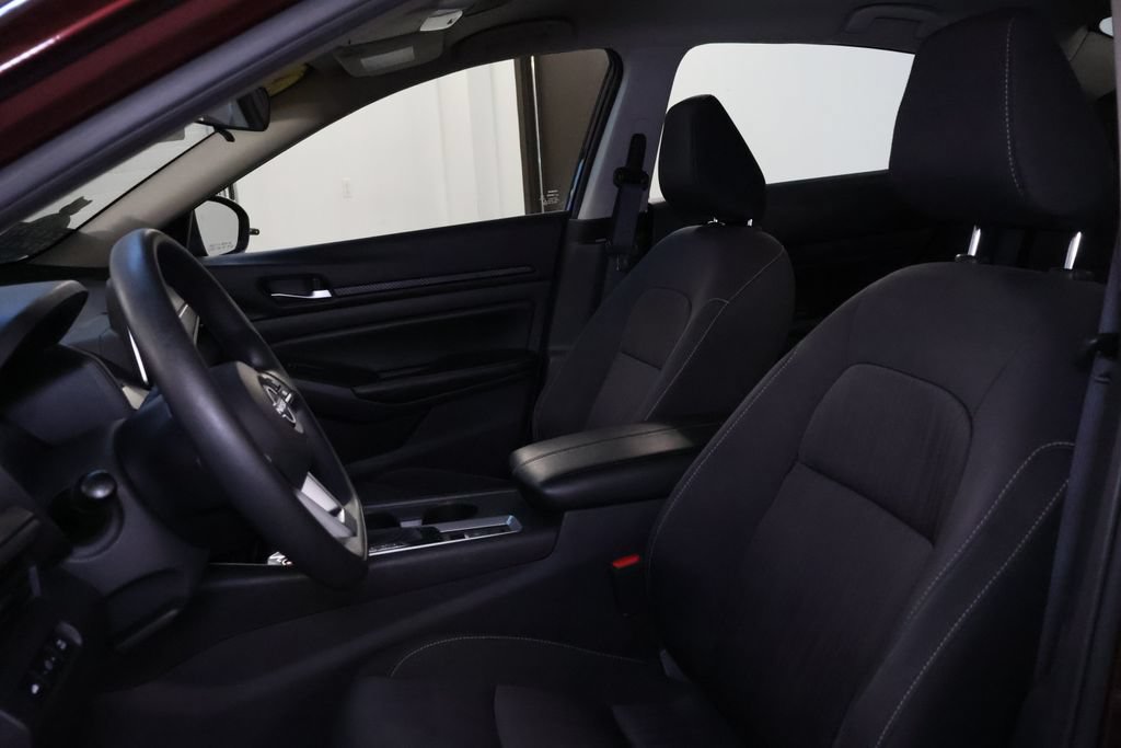 Used 2025 Nissan Altima 2.5 SV AWD/4WD image 14