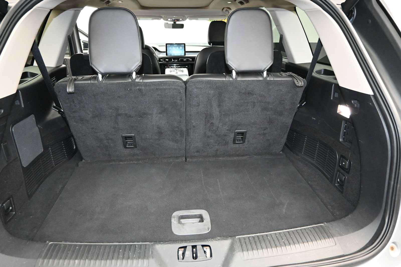Used 2023 Lincoln Aviator AWD w/ Premium Package image 28