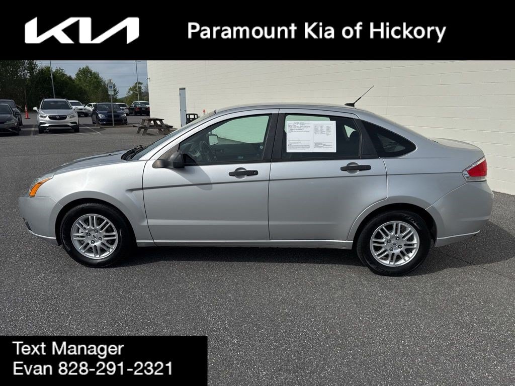 Used 2011 Ford Focus SE w/ 201A Rapid Spec Order Code FWD image 4