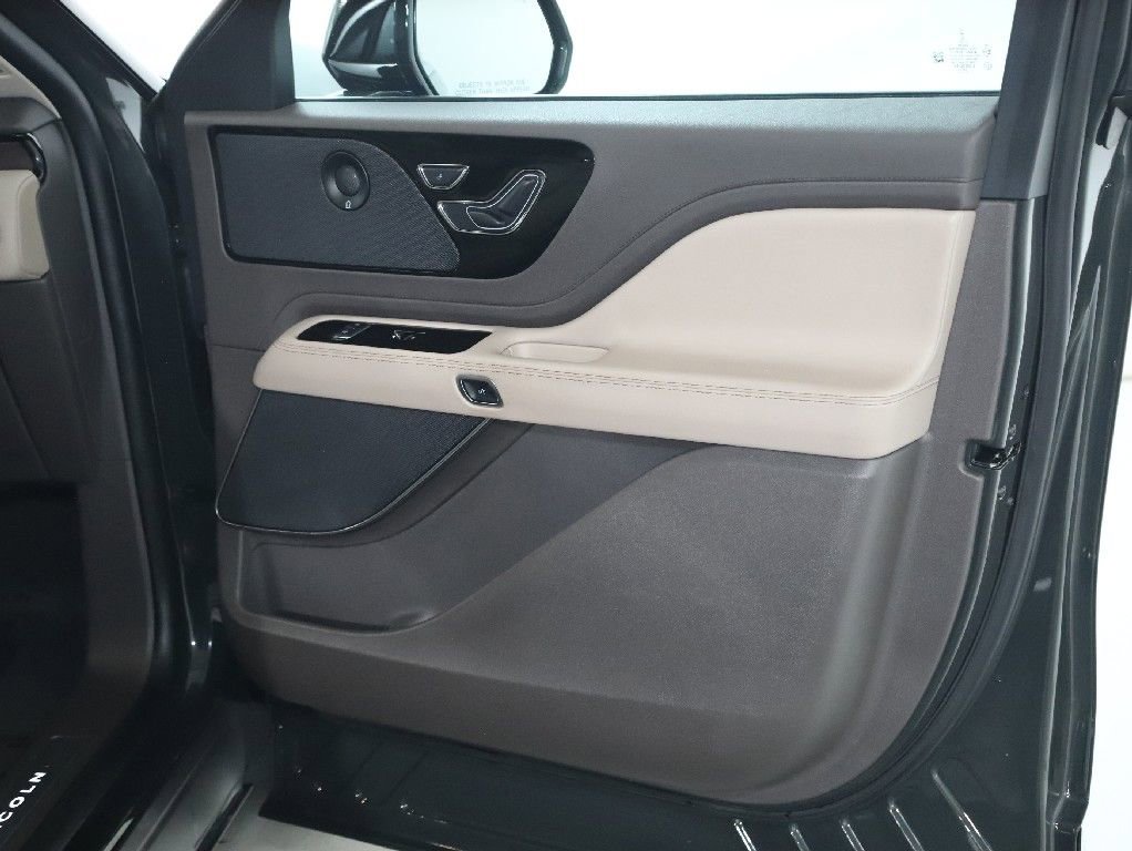 Certified 2023 Lincoln Aviator Reserve w/ Equipment Group 201A image 37