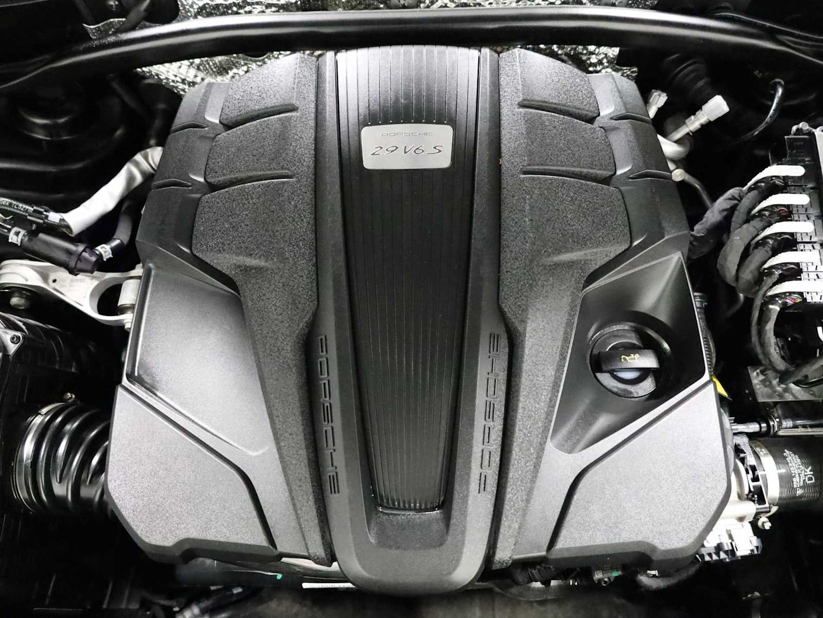 Certified 2025 Porsche Macan S AWD/4WD image 42